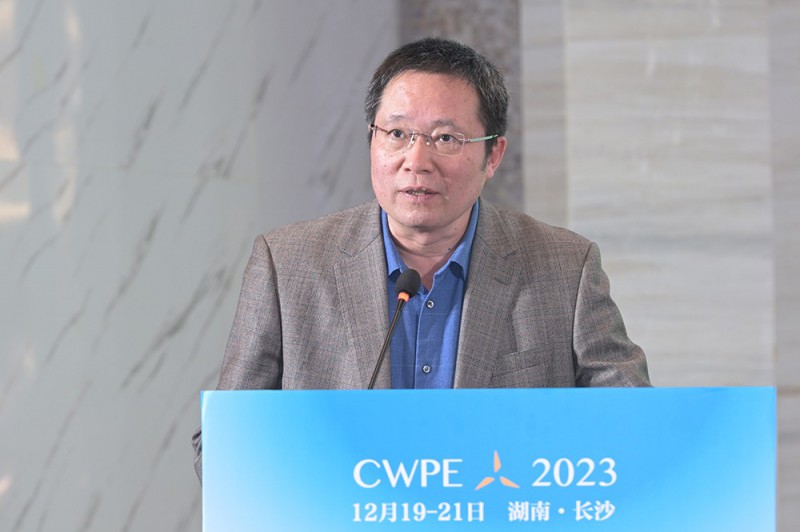 埃斯倍風(fēng)電科技(青島)有限公司總經(jīng)理江顯平發(fā)表《風(fēng)電儲能系統(tǒng)本征安全設(shè)計》演講