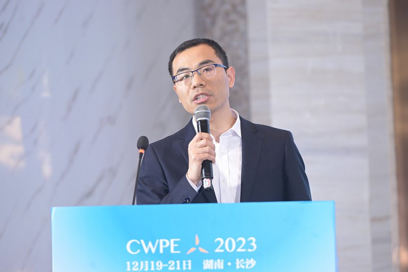 中國質(zhì)量認(rèn)證中心認(rèn)證總監(jiān)曹垚鑫發(fā)表《加強風(fēng)電檢測認(rèn)證，助力行業(yè)質(zhì)量提升》演講