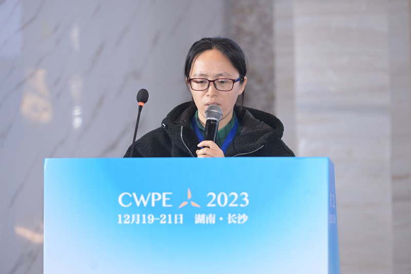 上海電氣風(fēng)電集團(tuán)測試驗證部可靠性團(tuán)隊主管曹貝貞發(fā)表《風(fēng)機部件可靠性指標(biāo)與測試驗證方法探討》演講